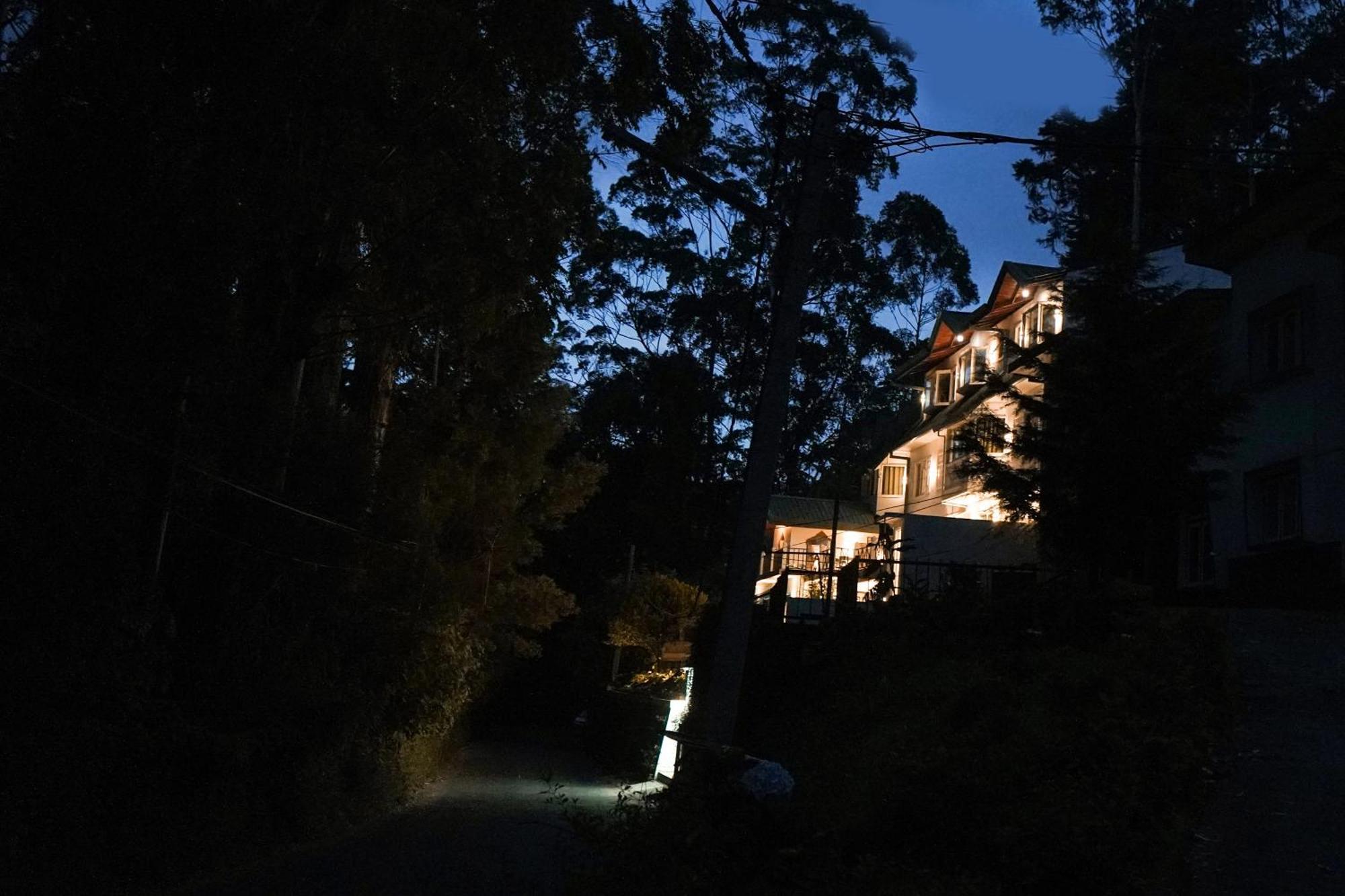 Blue Moon Residency Hotel Nuwara Eliya Buitenkant foto